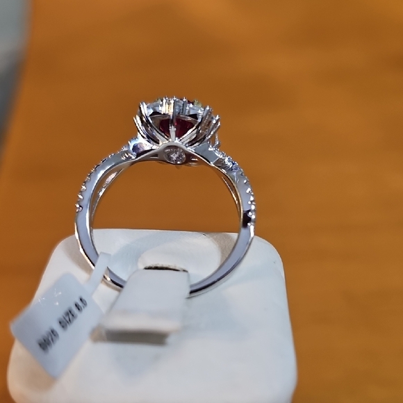 Ring - Picture 3 of 3